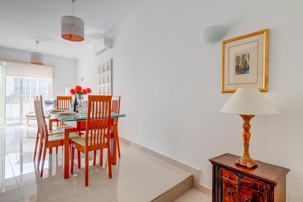 Prime Location Apartment With Side Seaviews Слима Екстериор снимка