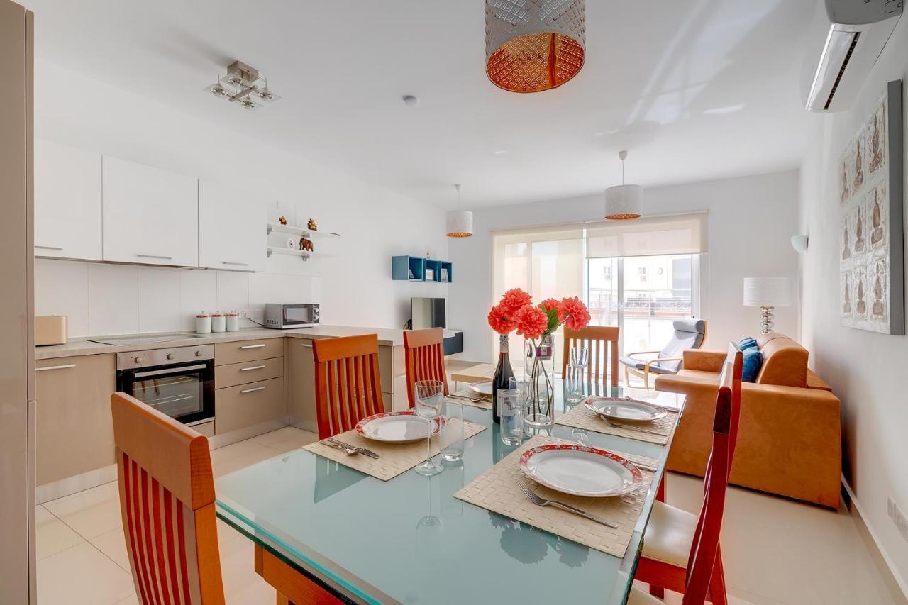 Prime Location Apartment With Side Seaviews Слима Екстериор снимка