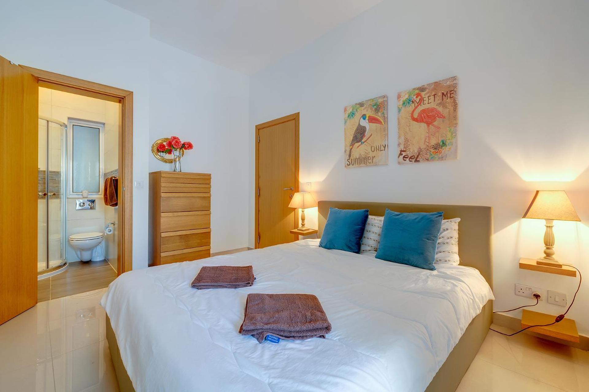 Prime Location Apartment With Side Seaviews Слима Екстериор снимка