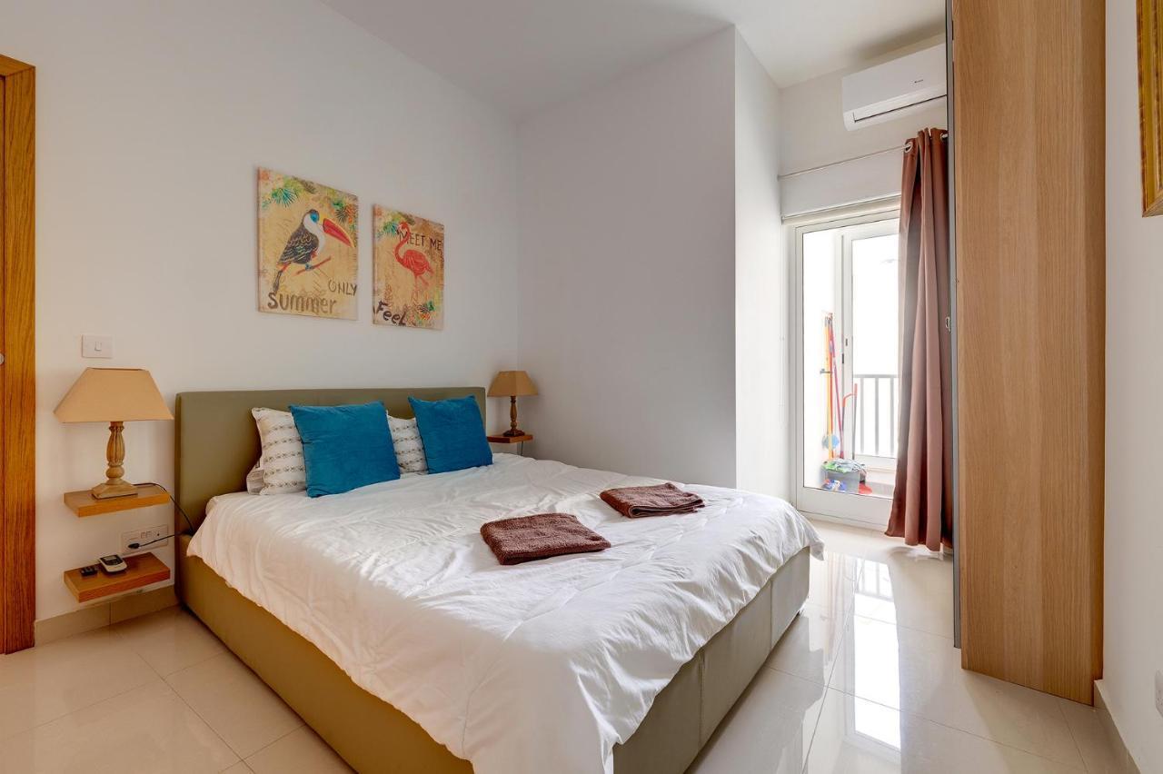 Prime Location Apartment With Side Seaviews Слима Екстериор снимка