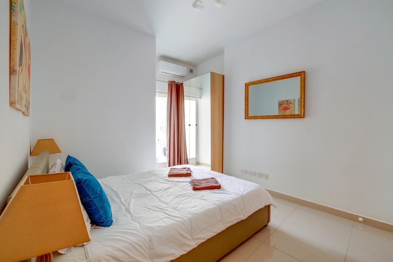 Prime Location Apartment With Side Seaviews Слима Екстериор снимка