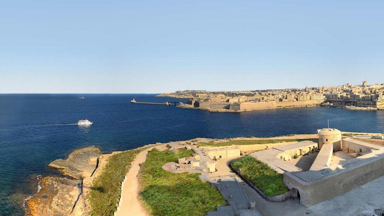 Prime Location Apartment With Side Seaviews Слима Екстериор снимка