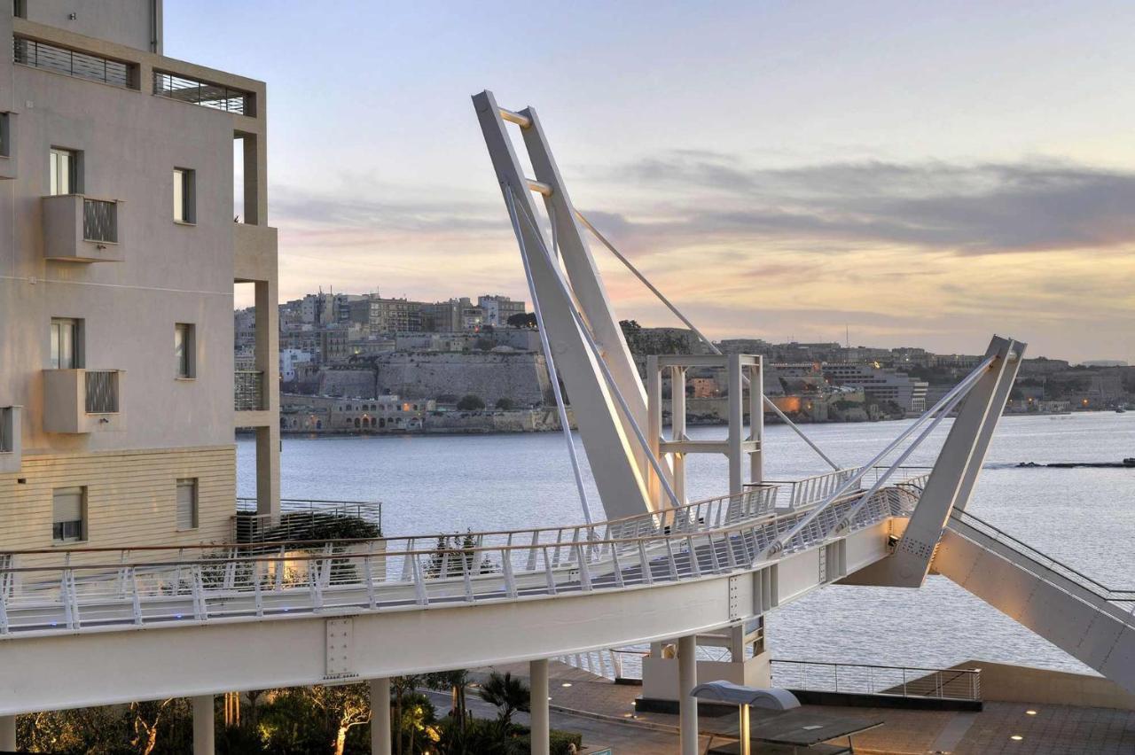Prime Location Apartment With Side Seaviews Слима Екстериор снимка
